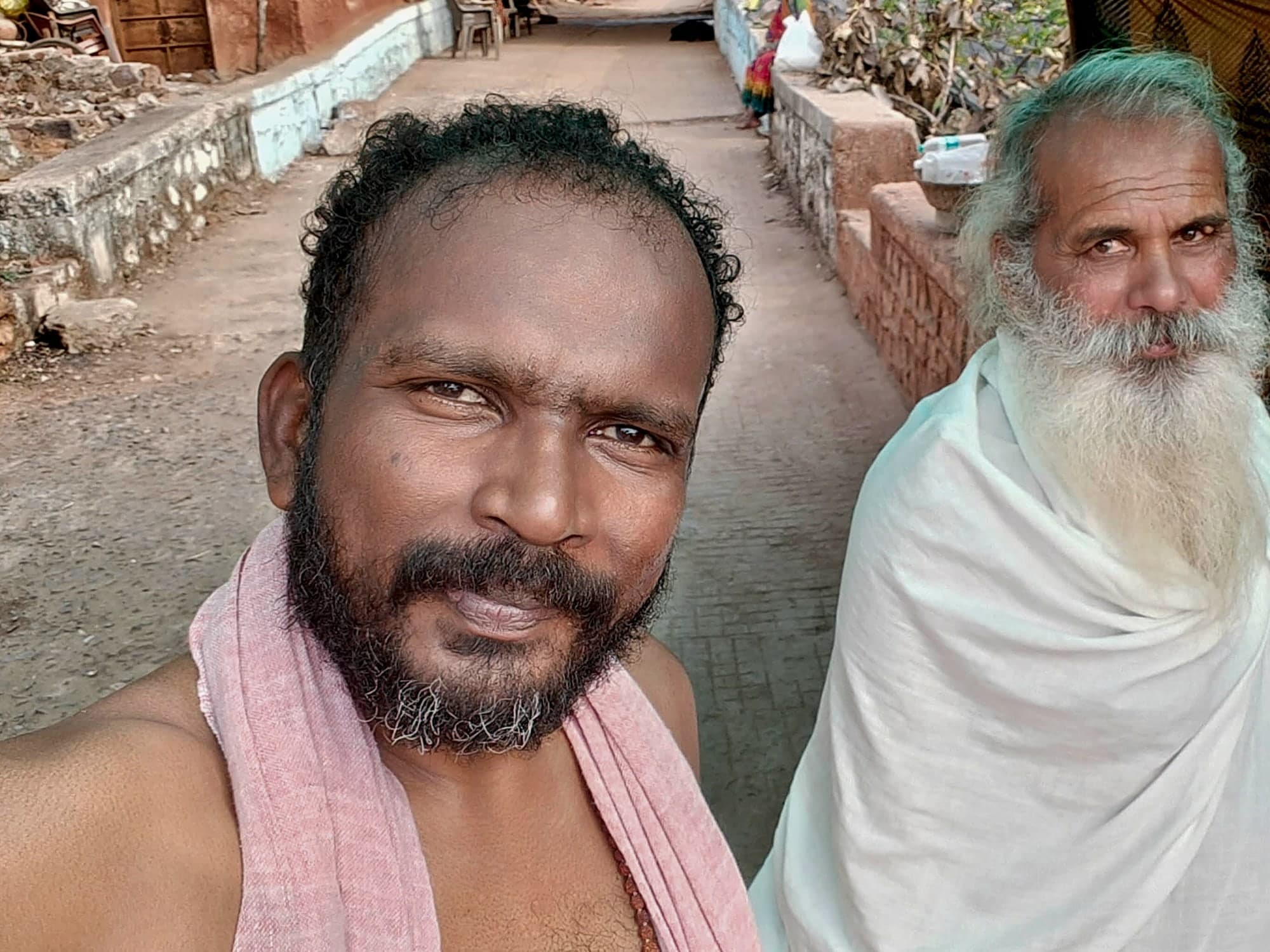 A conversation on the Narmada ghat at Omkareshwar
